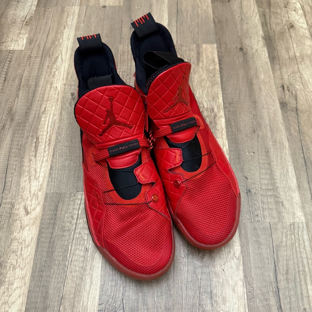 Nike Air Jordan 33 "University Red"